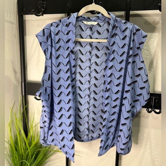 BCBG Bleach Blue Wrap Blouse Size Large - Picture 6 of 16